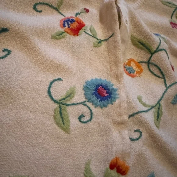 The House of Logan mid-coast Maine boutique embroidered sweater - Picture 6 of 11